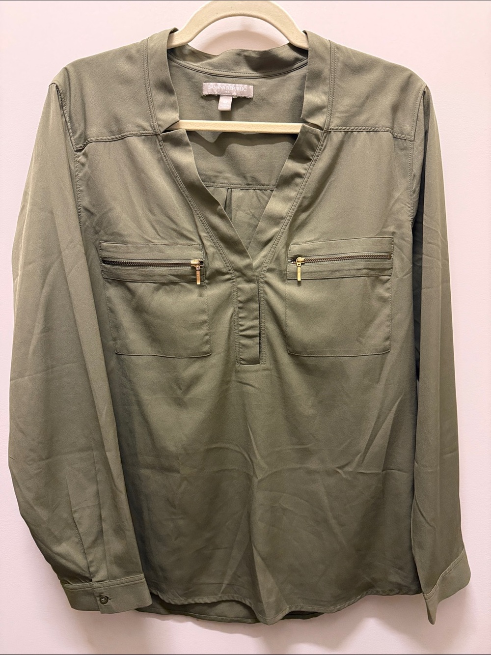 Banana Republic Olive Green V-Neck Blouse with Front Zip Pockets Medium